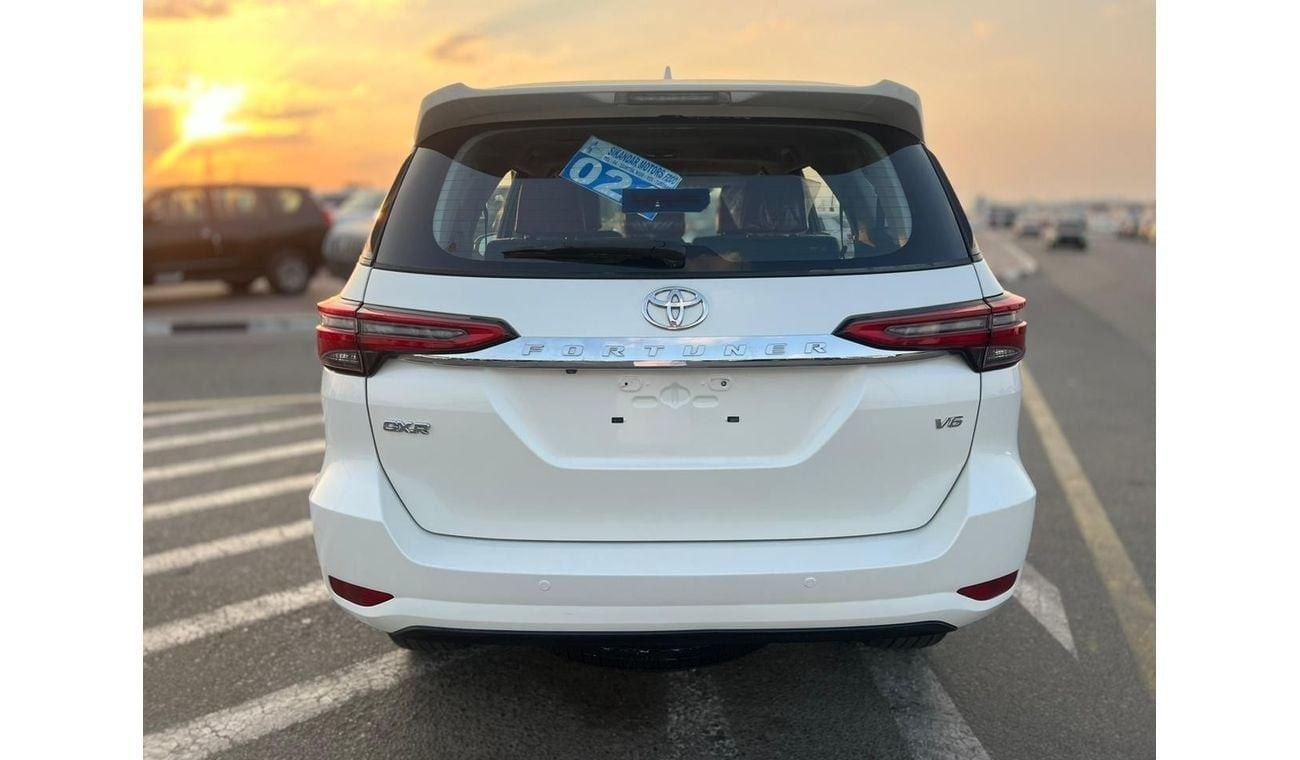 Toyota Fortuner 2017 TOYOTA FORTUNER GXR V6 4X4  FULL OPTION - PUSH START - LEATHER SEATS - REAR CAM - STEERING GEAR