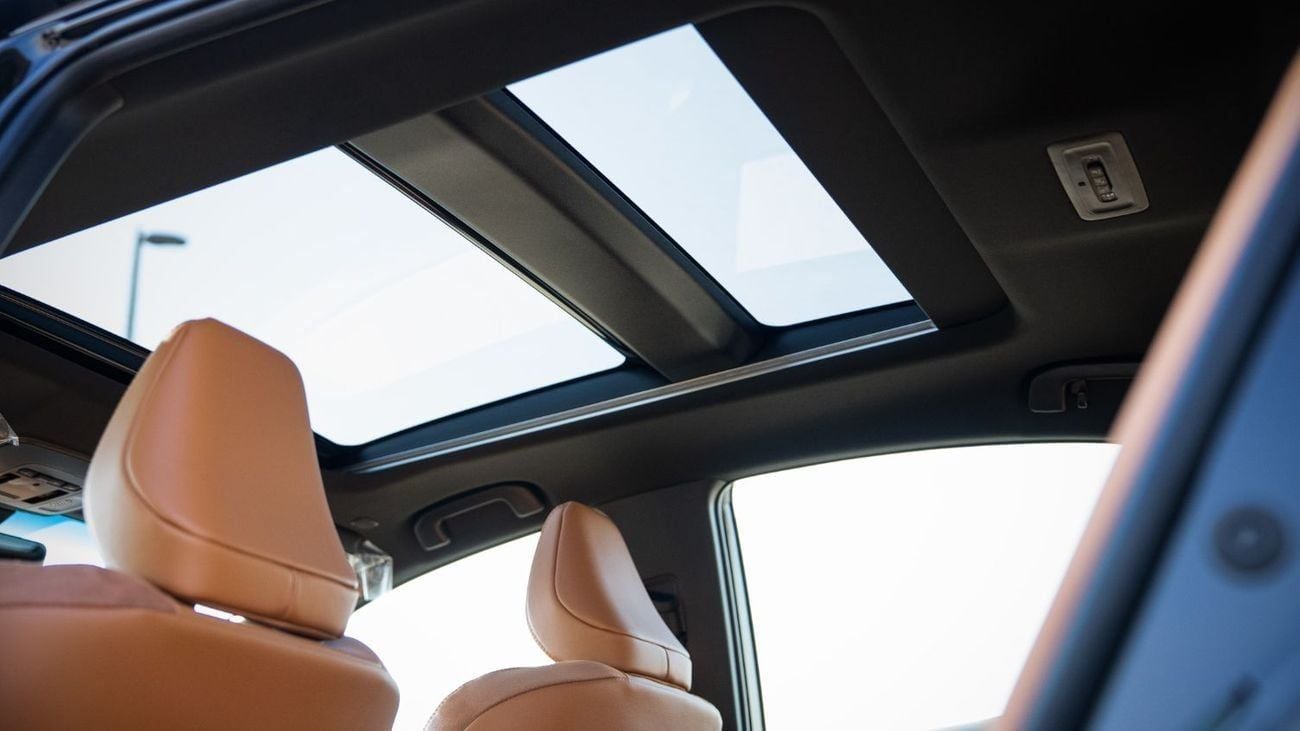 تويوتا كامري GLE 2.5L - Black Inside Yellow Brown