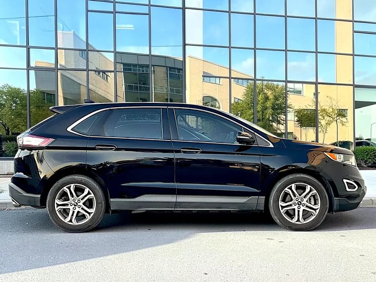 Ford Edge 1,045 P.M | 3.5 V6 Titanium - GCC Specs -under warranty | ORIGINAL PAINT