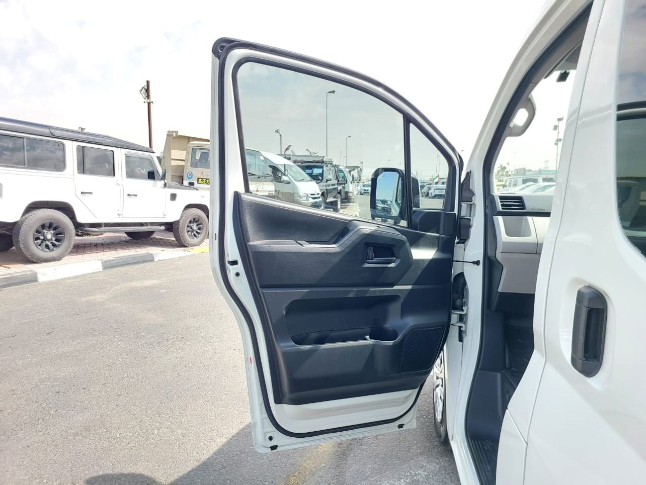 Toyota Hiace TOYOTA HIACE COMMUTER VAN RHD 2019 MODEL 2.8L DIESEL AUTOMATIC(PM01596)