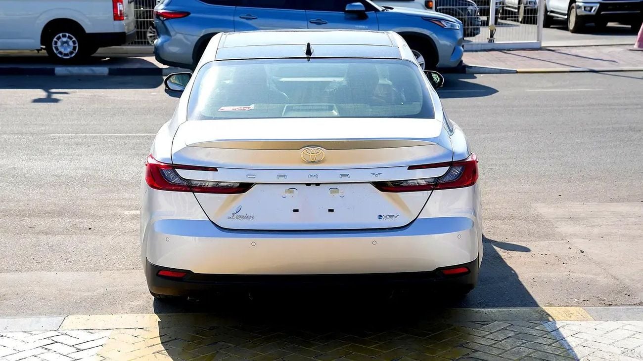Toyota Camry LUMIERE HEV Lumiere HYBRID GCC Spec