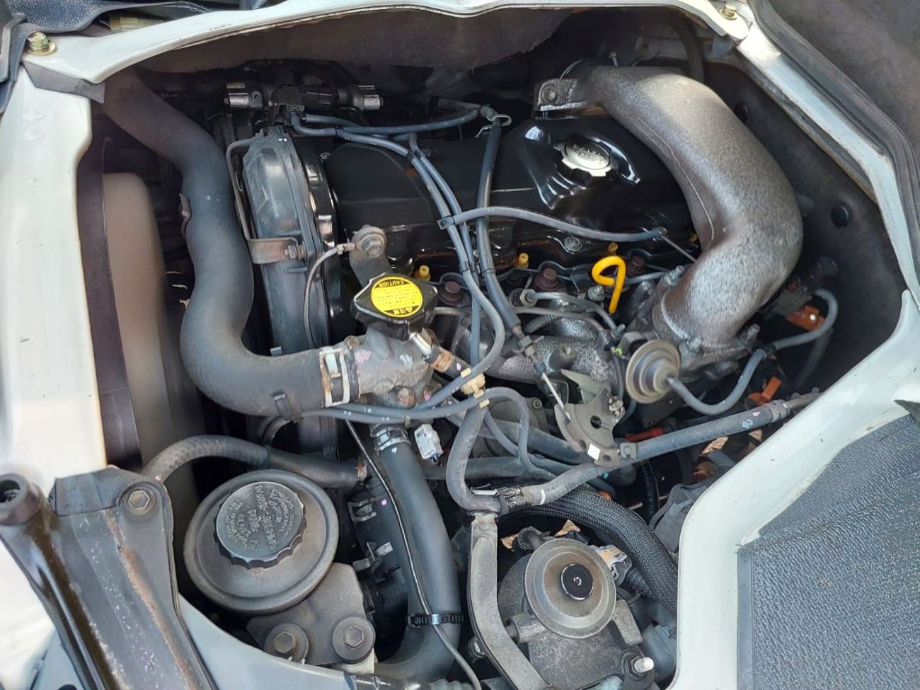 Toyota Hiace TOYOTA HIACE COMMUTER VAN RHD 2002 MODEL 3.0 L DIESEL AUTOMATIC(PM10827)