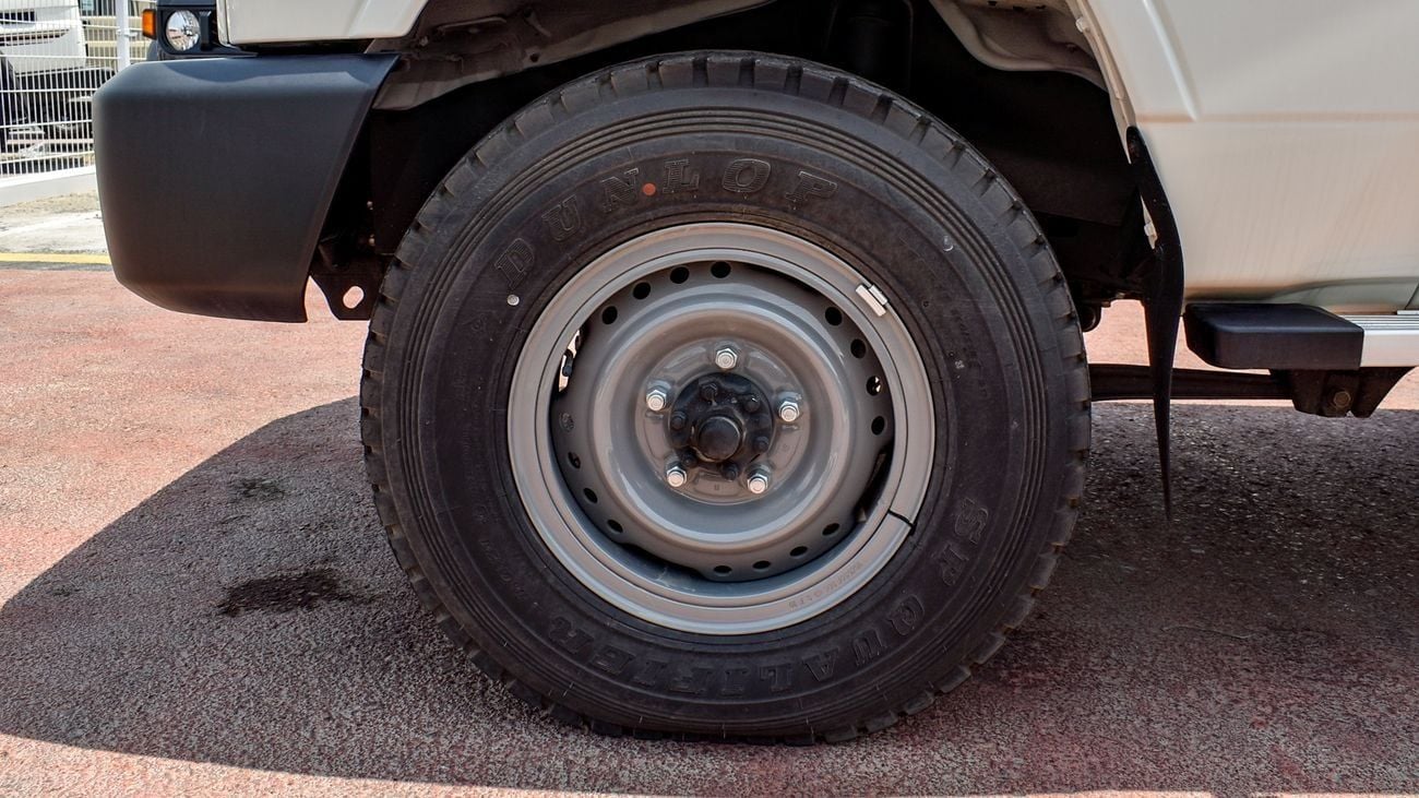 Toyota Land Cruiser Pick Up DC 4.2L V6 YM 2023