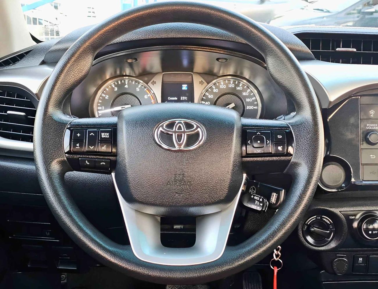 Toyota Hilux GLX / 2.7L/ 4WD V4/ AUTO WINDOWS/ WIDE BODY/ RIMS/ BUMPER CHORME/ EXPORT ONLY/ LOT#48567