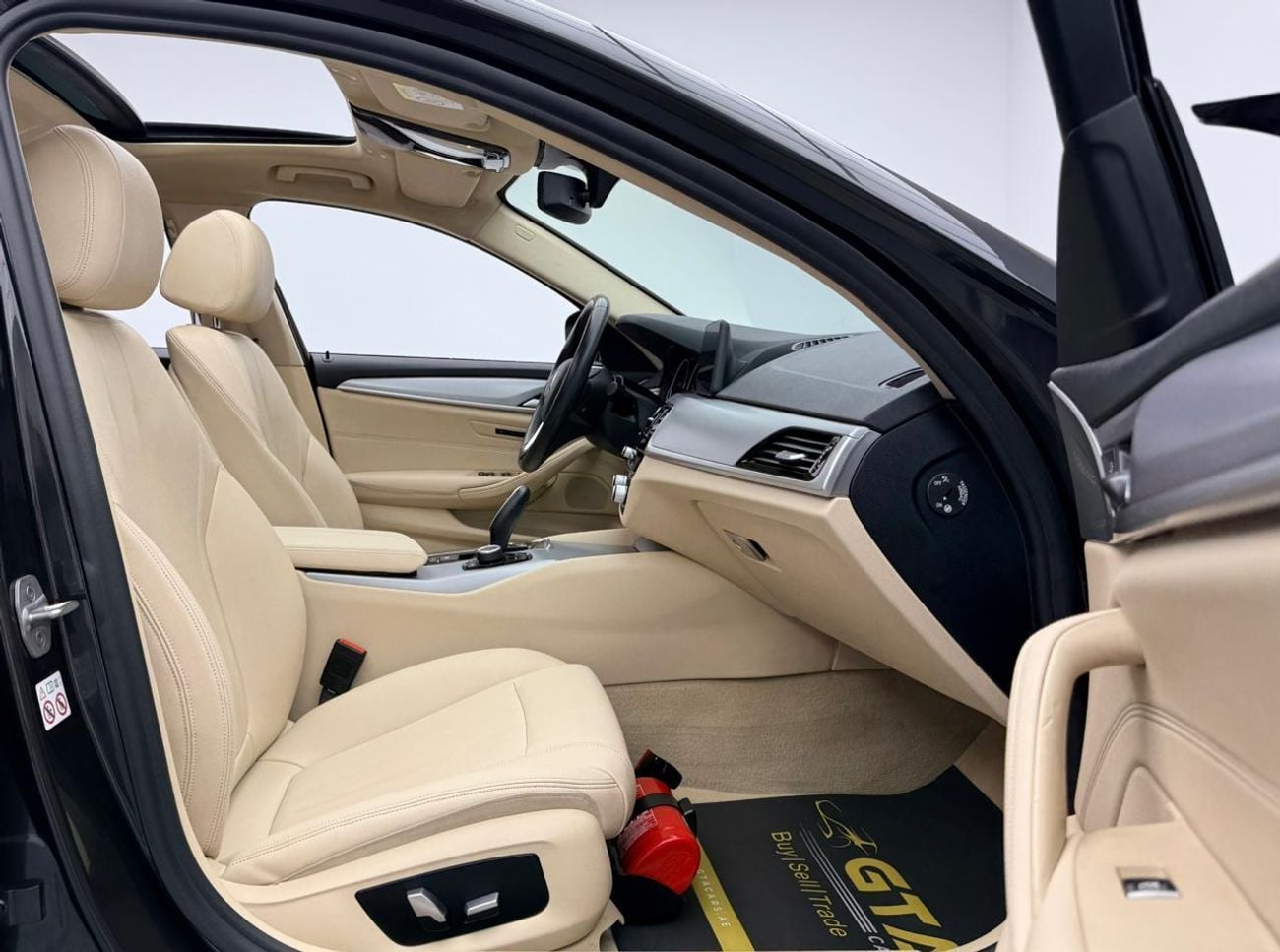 BMW 520i M SPORT 2020 BMW 520i, Warranty, Service History, Fully Loaded, Excellent Condition, GCC
