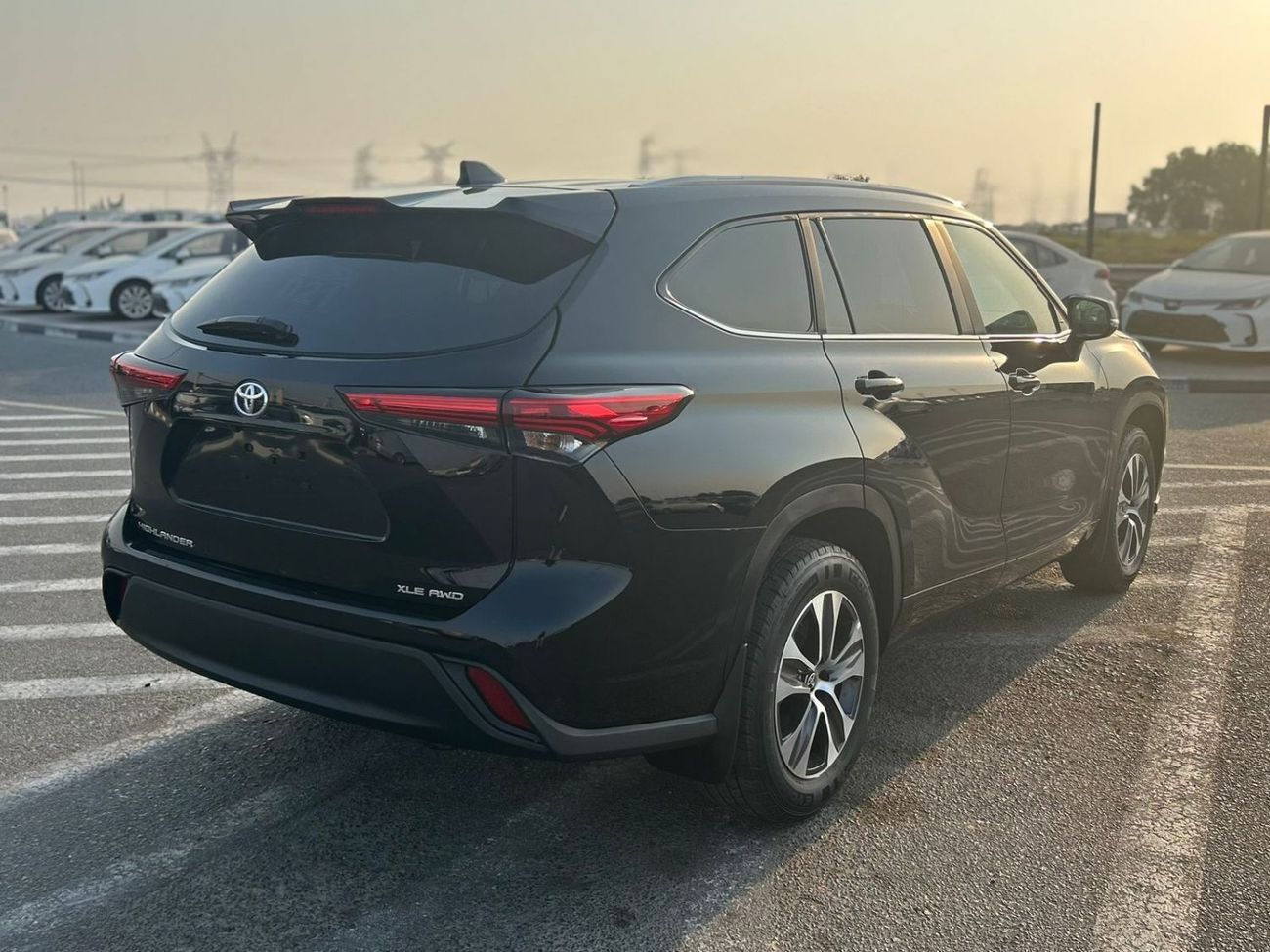 Toyota Highlander 2023 Toyota Highlander 2.4L V4 Turbo - XLE Full Option AWD 4x4 - Radar & Wireless charger -