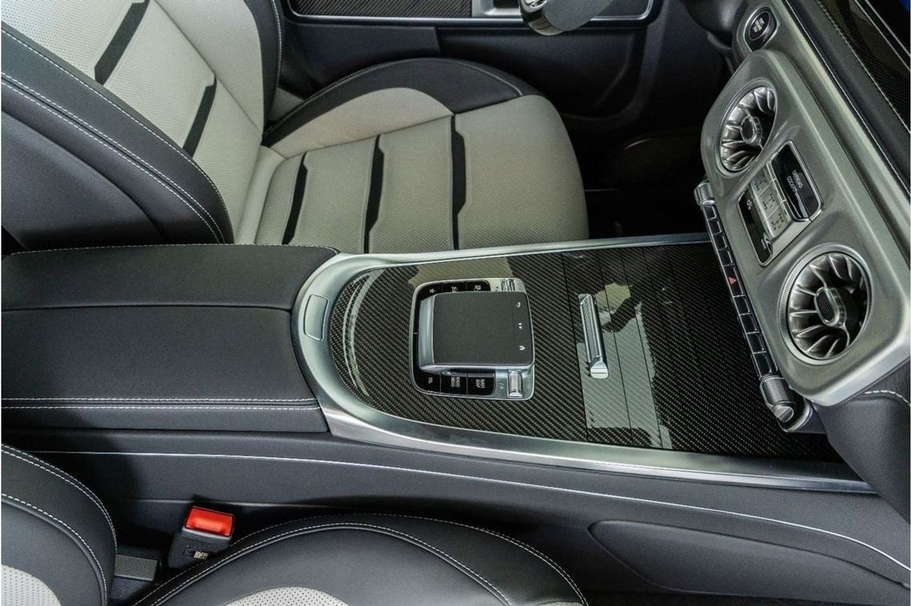 Mercedes-Benz G 63 AMG Mercedes-Benz G 63 AMG - Special Color - Carbon Fiber - 22 Maybach Alloy Wheels  2025 Facelift