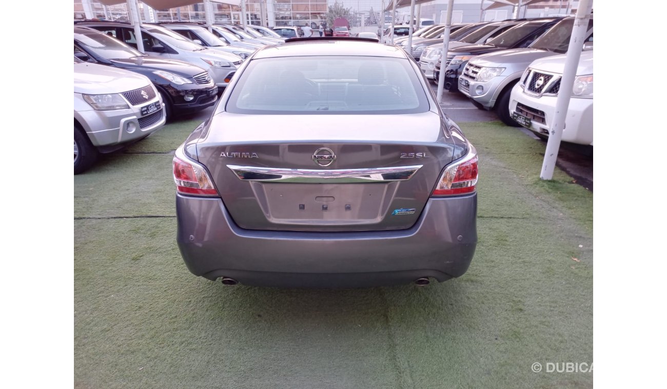 Nissan Altima Gulf Dye Agency 2014 model, fingerprint, cruise control, cruise control, alloy wheels, sensors, in e