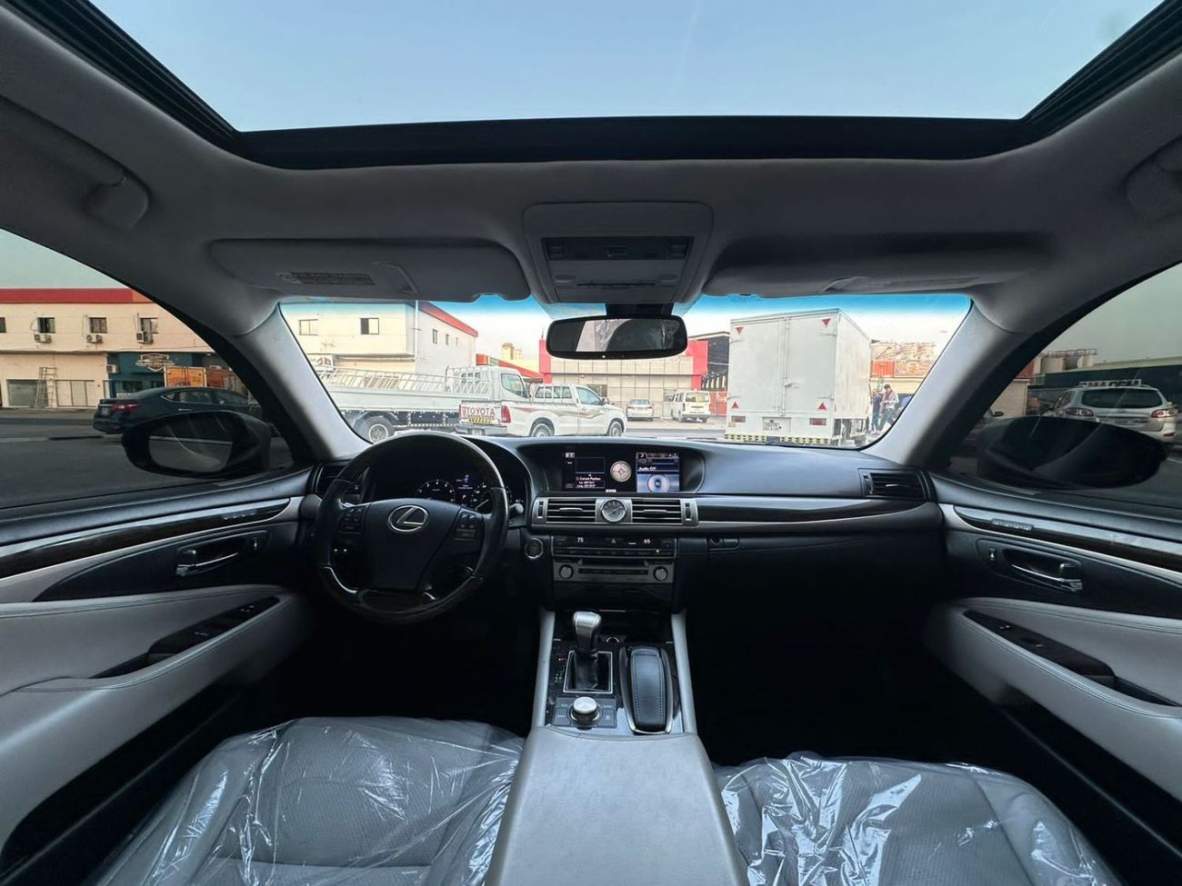 Lexus LS460 Premier SWB