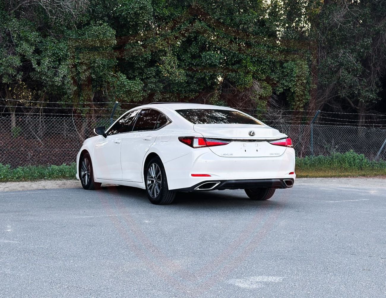 Lexus ES350 Premier 3.5L FWD Lexus ES350 | 3.5 L | 2019 | GCC | Full Option | Accident-Free |  In Excellent Cond