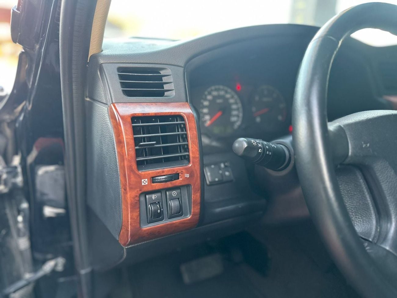 Nissan Patrol Safari 4.8L (4800 CC) - 6-cylinder VTC