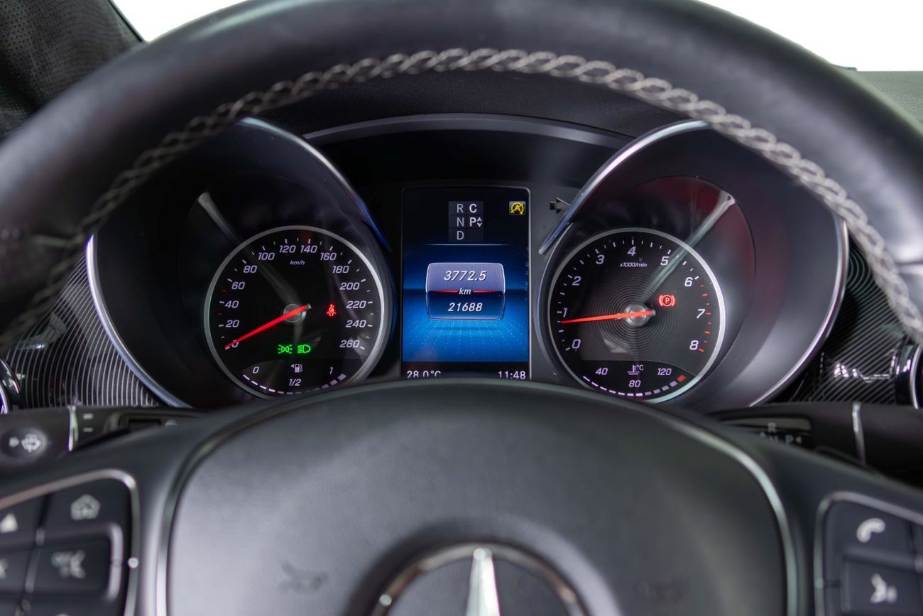 Mercedes-Benz V 250 Std 2.1L Falcon Edition-Star Light System-ONLY 21,000Km-19 Inch Rims-Entertainment Screen