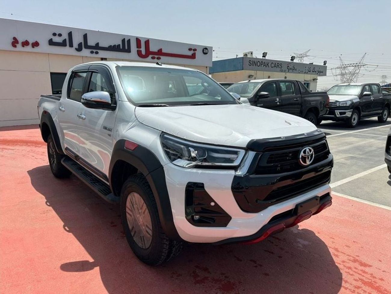 تويوتا هيلوكس TOYOTA HILUX 4.0 AT FENDER WHITE 2025
