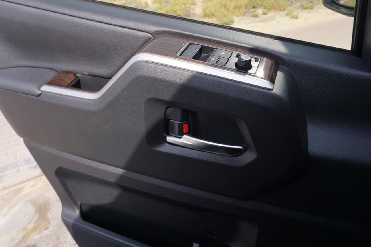 Toyota Granvia 3.5L PETROL V6 AUTOMATIC TRANSMISSION WITH RADAR CRUISE CONTROL  ( FOR RE-EXPORT ONLY )