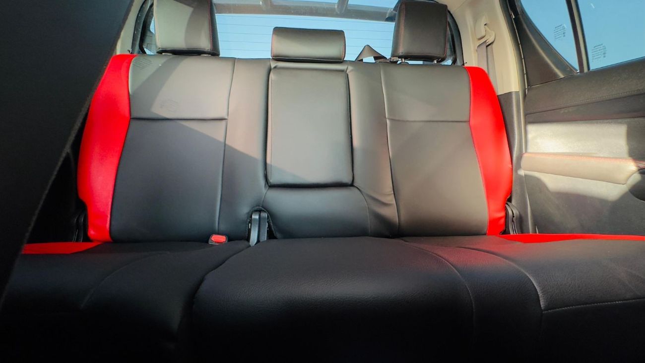 Toyota Hilux MODIFIED TO ROCCO | 2.8L DIESEL ENGINE | BOOT COVER | RHD