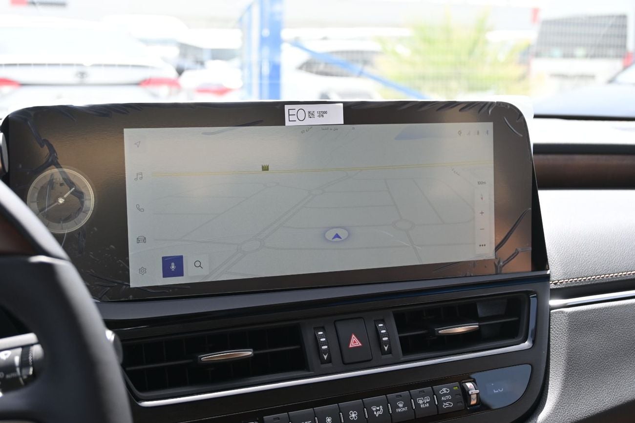 Lexus ES350 Exclusive 3.5L Lexus ES350 3.5L V6 Petrol, Color White Model 2025