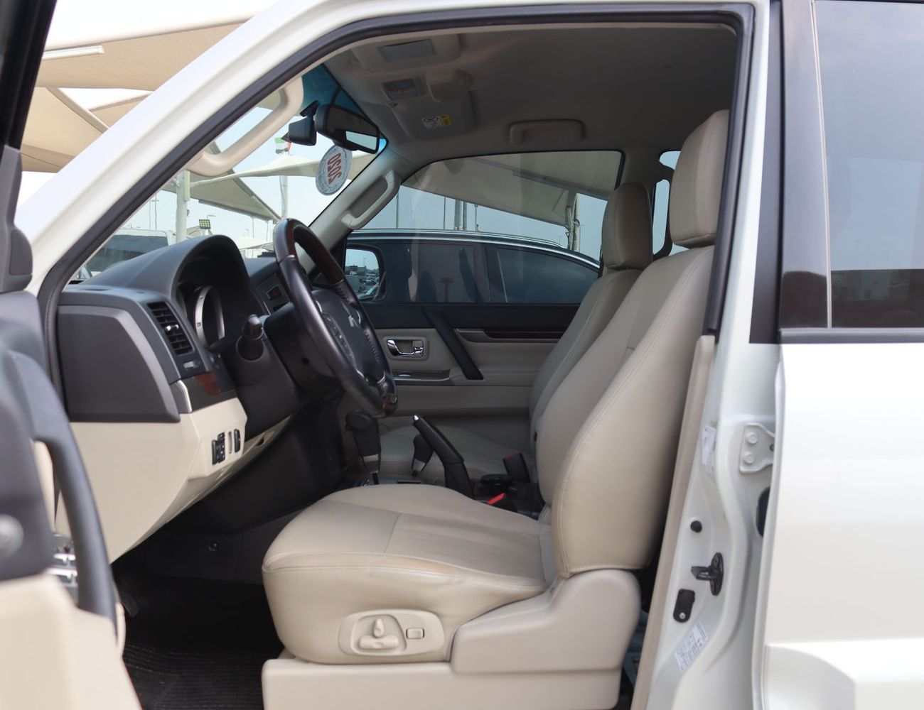Mitsubishi Pajero GLS Mid 3.5L (186 HP) Mitsubishi Pajero  2020 - GCC - Accident-Free - 3.8L - (6)V - 7 Seats - Excell