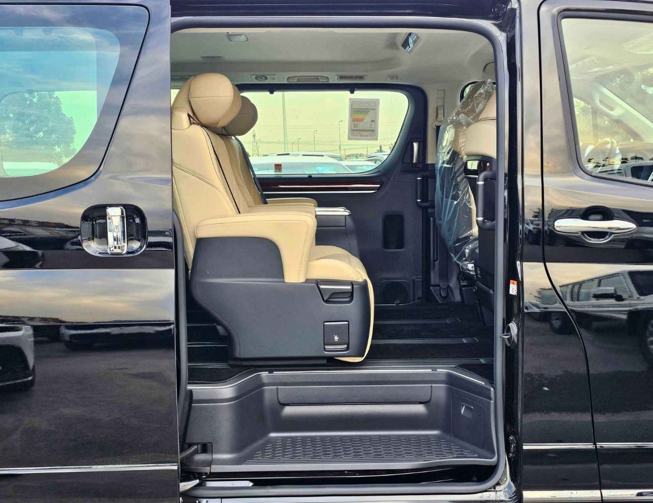 Toyota Granvia PREMIUM LUXURY / 3.5L V6 PETROL A/T / RADAR / 360*CAMERAS / VIP SEATS (CODE # GNPPR)