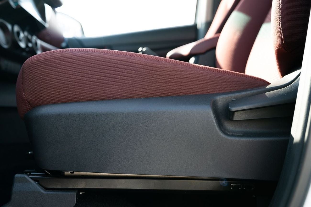 تويوتا هيلوكس GLX 2.7L Petrol Automatic Transmission 4x2 2026