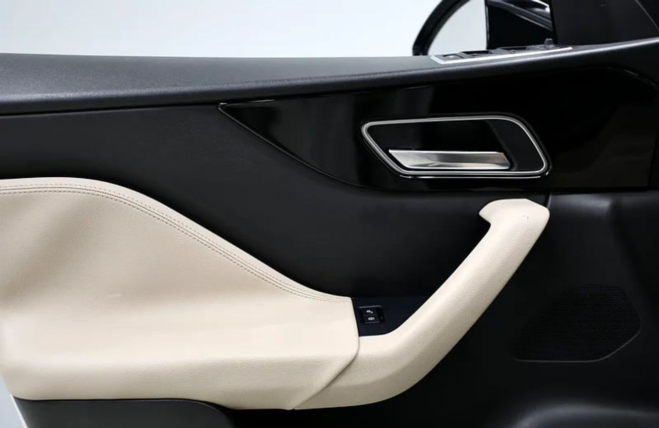 جاكوار F بيس GCC | 1,400 Monthy | Free Insurance + Registration | Warranty Till | Ref#A395886