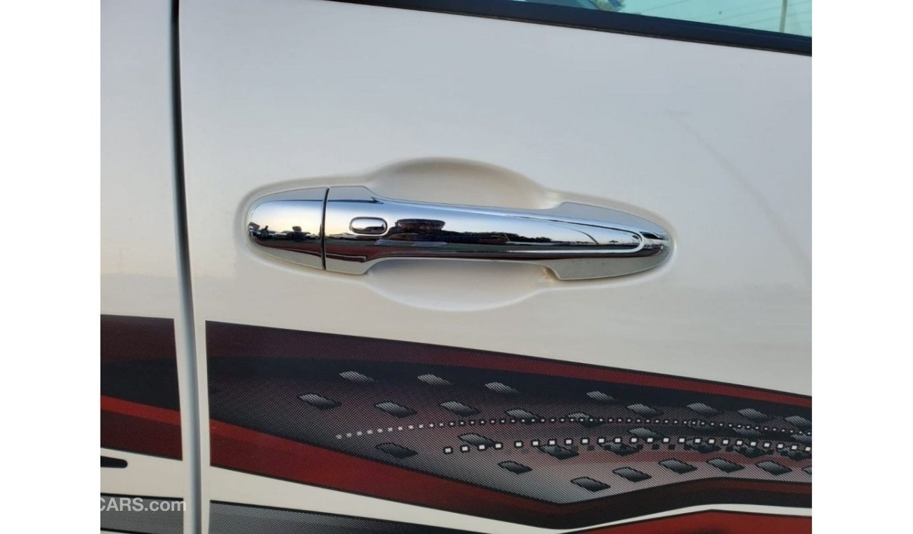 تويوتا هيلوكس Pick Up SR5 A/T 2022 model 2.7L Petrol 4wd White/Red
