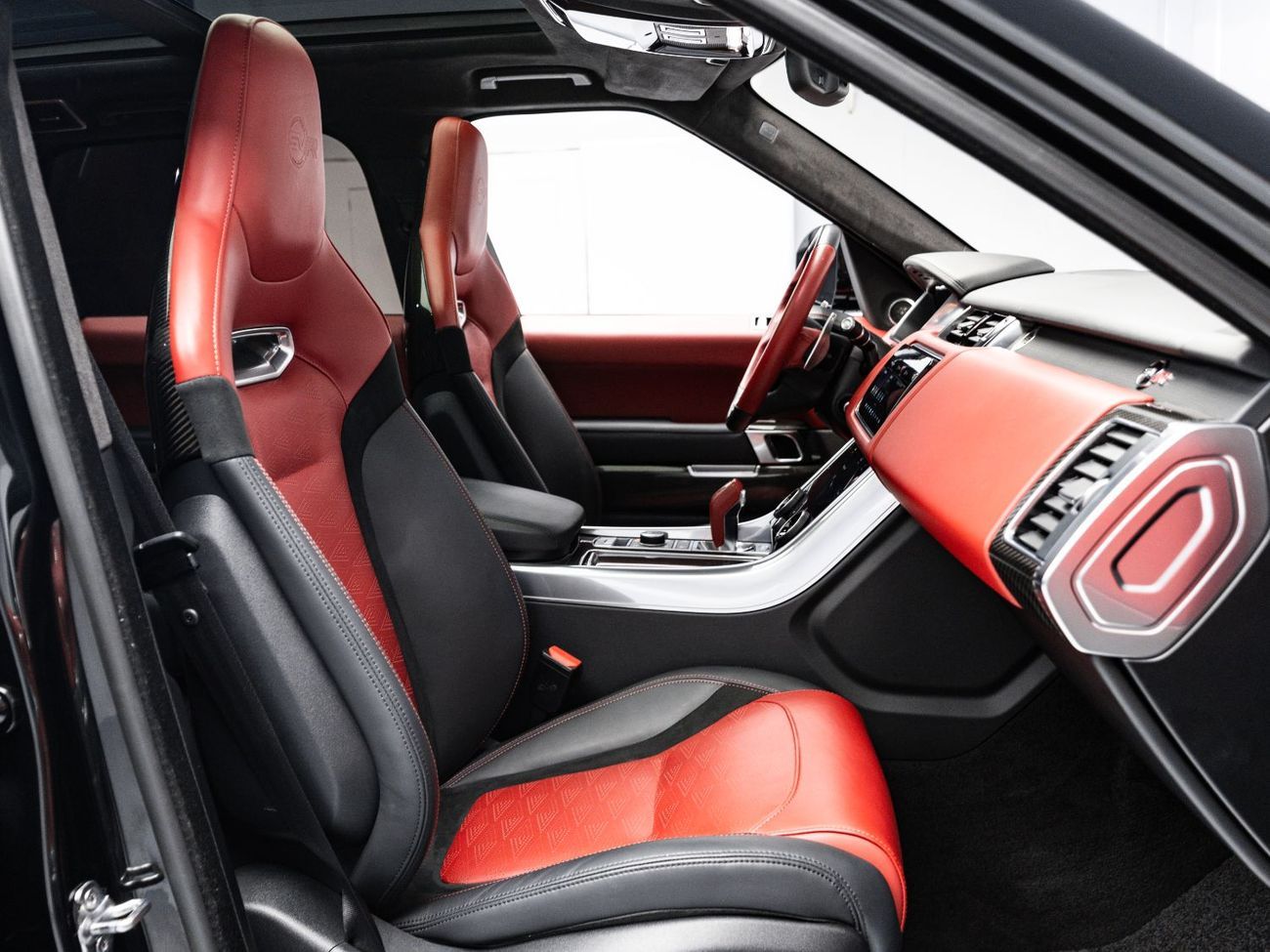 لاند روفر رينج روفر سبورت 2022 Range Rover SVR Carbon Edition, 5.0 SC V8, 4WD, 575bhp, 8 Speed Automatic.