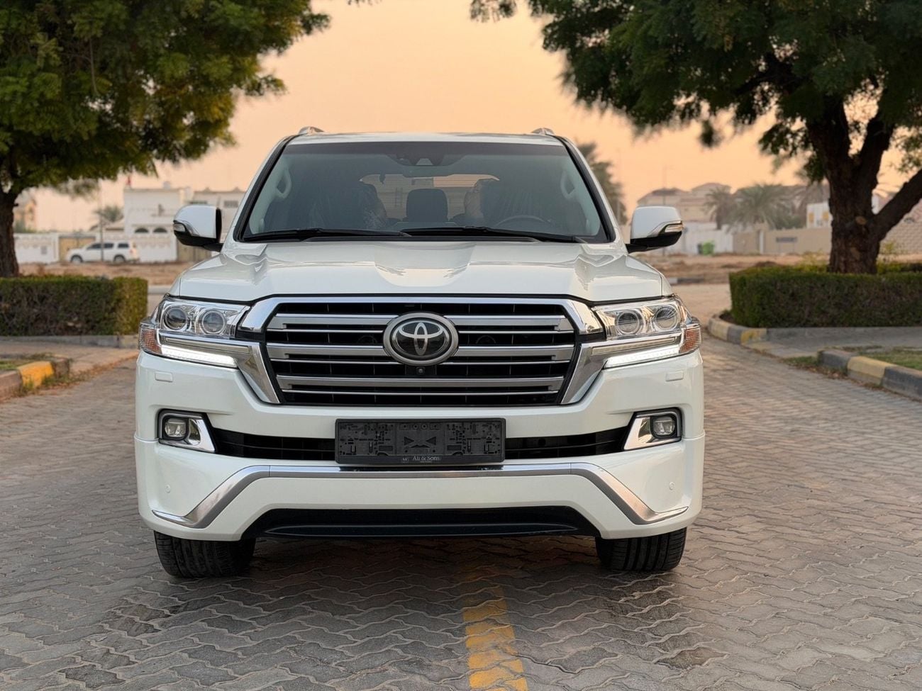 Toyota Land Cruiser VXR 5.7