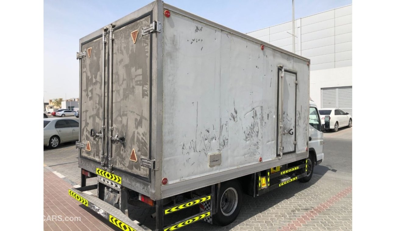 ميتسوبيشي كانتر Refrigerated truck