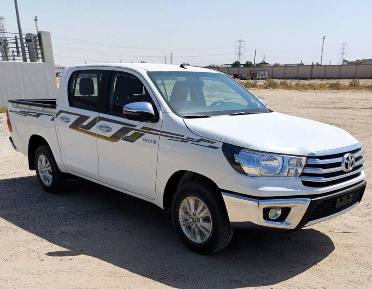 Toyota Hilux SR5 Toyota Hilux SR5 D.C 2.7L Petrol A/T 4*4 GCC White Color 2026 Model