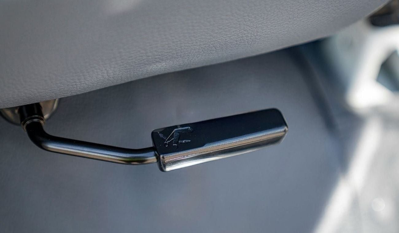 تويوتا لاند كروزر بيك آب TOYOTA LAND CRUISER LC79SC 4.0P MT MY2025