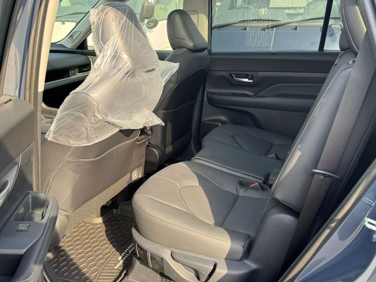 Toyota Grand Highlander 2025 Toyota Grand Highlander 2.5L Hybrid Limited AWD, Storm Grey/Black, Canadian Spec