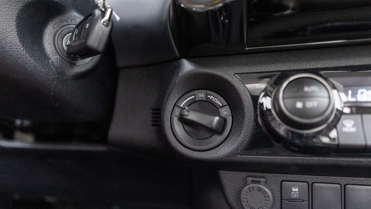 Toyota Hilux 2025 Toyota Hilux 2.7L AT Petrol (White)