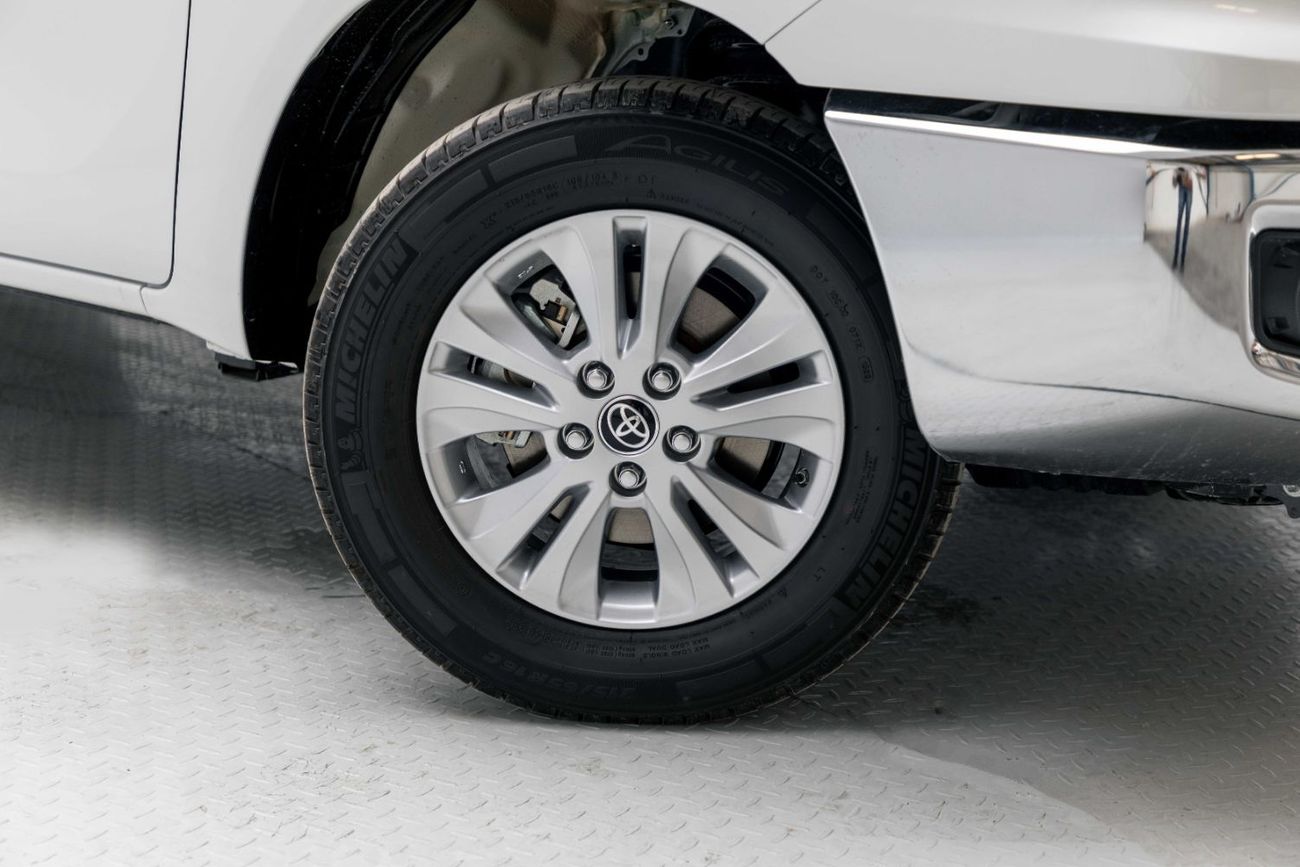 تويوتا هيلوكس 2.7L -Manual - Platinum White Pearl Inside Maroon | Export Only