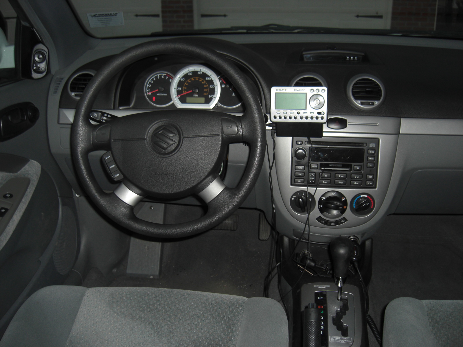 سوزوكي فورينزا interior - Cockpit