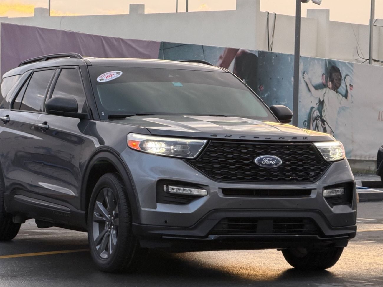 Ford Explorer XLT, fully loaded with panoramic