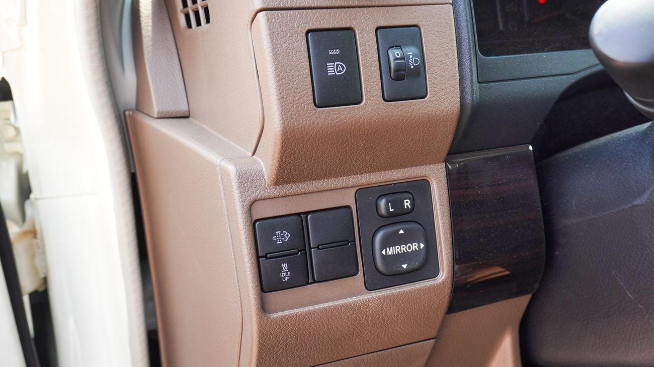 Toyota Land Cruiser 70 LX 2.8L Diesel A/T