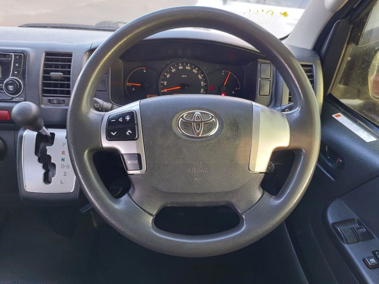 Toyota Hiace TOYOTA HIACE COMMUTER VAN RHD 2016 MODEL 3.0 L DIESEL AUTOMATIC(PM18509)