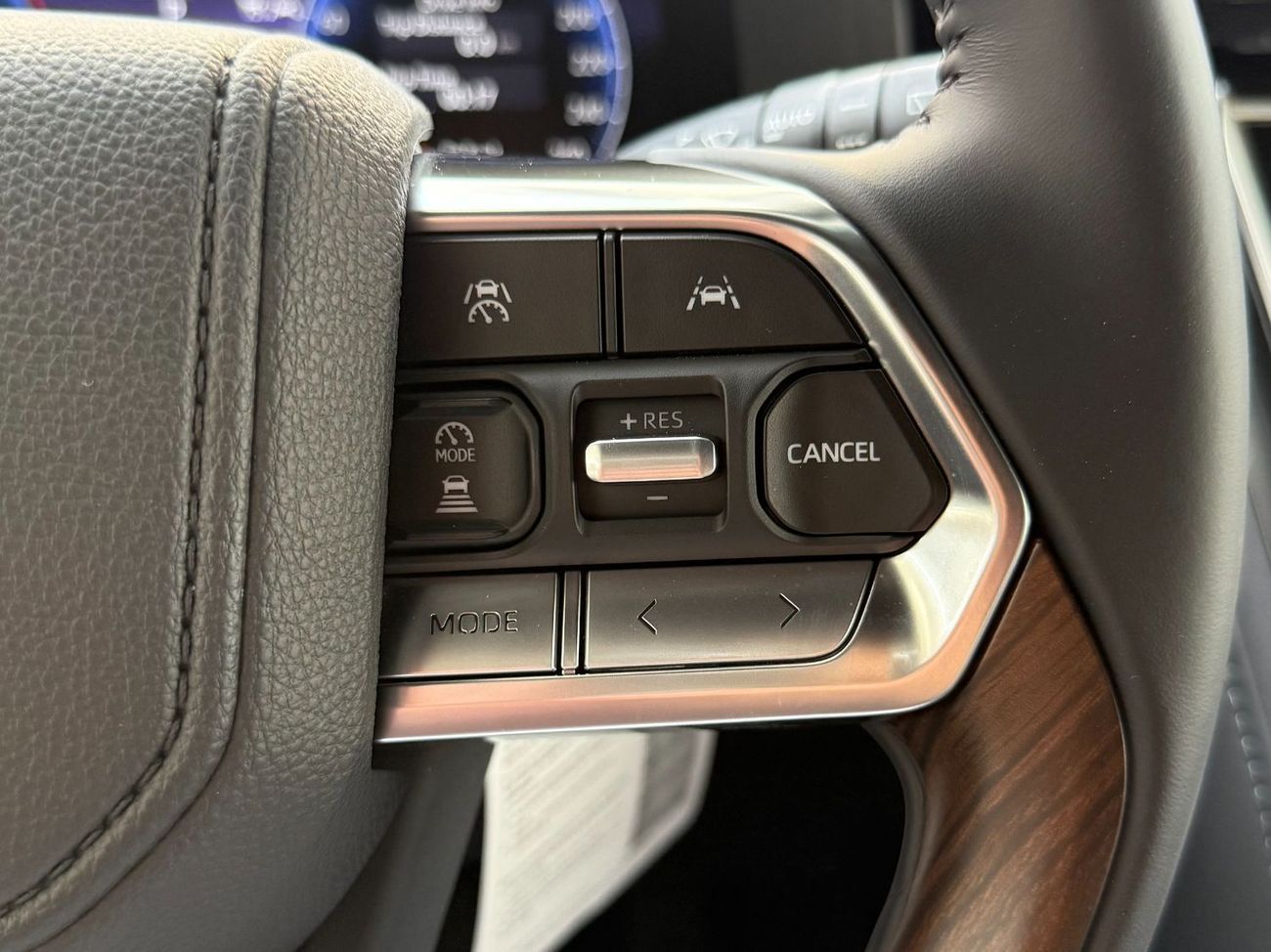 Toyota Land Cruiser VX-high DIESEL 3.3 TWIN TURBO FULL **EXPORT ONLY**التصدير فقط خارج الخليج***