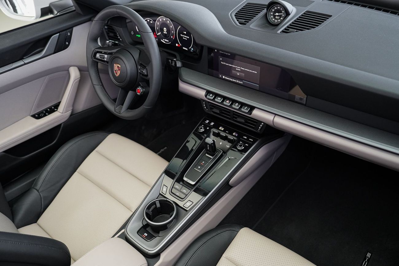 Porsche 911 Carrera 4 3.0L (444 HP) Convertible