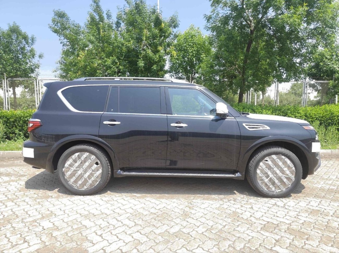 Nissan Armada NISSAN ARMADA PLATINUM V8 5.6L (400HP)