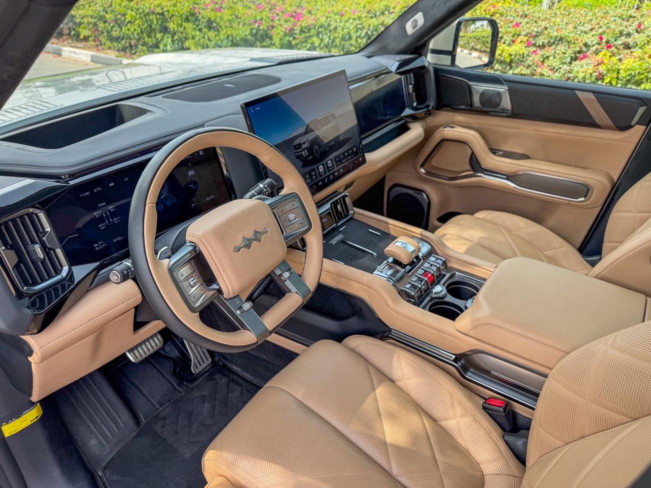 BYD Leopard 8 Smart and Brave Flagship Edition (7 Seats) 2024 BYD Leopard 8 Flagship | 2.0L Hybrid (Plug-In) | 939