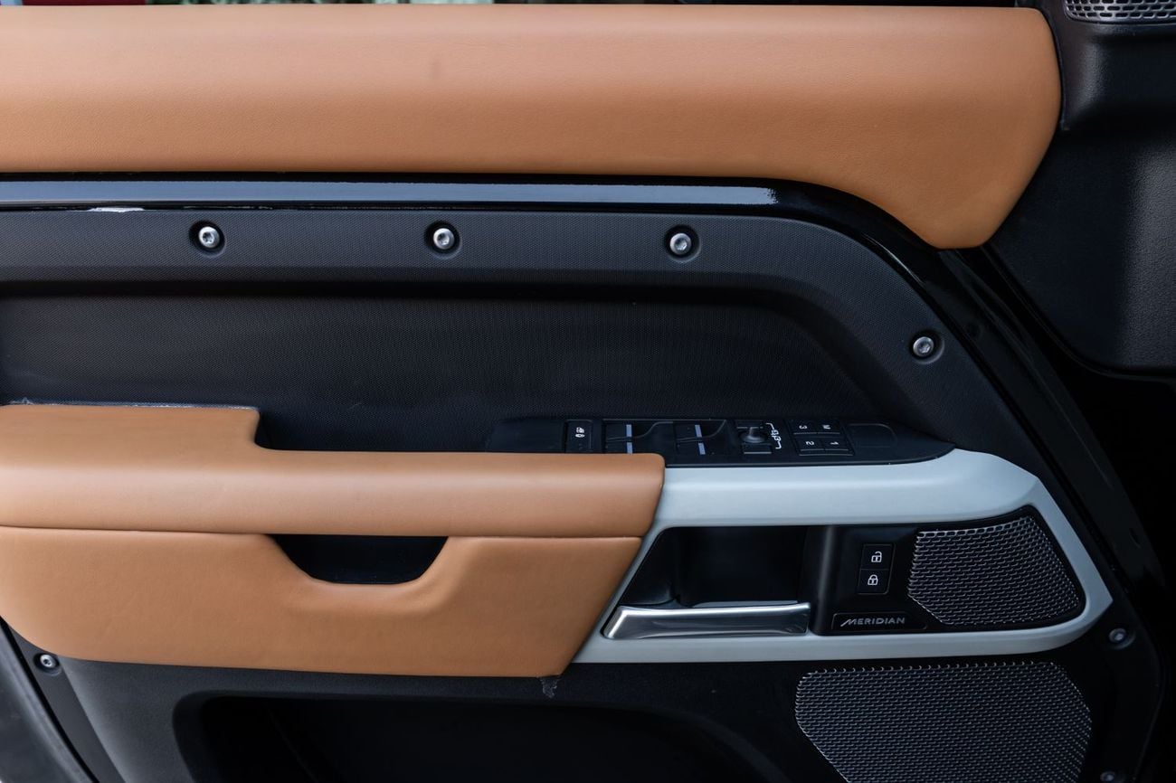 Land Rover Defender P400 90 HSE 3.0L (5 Seater)