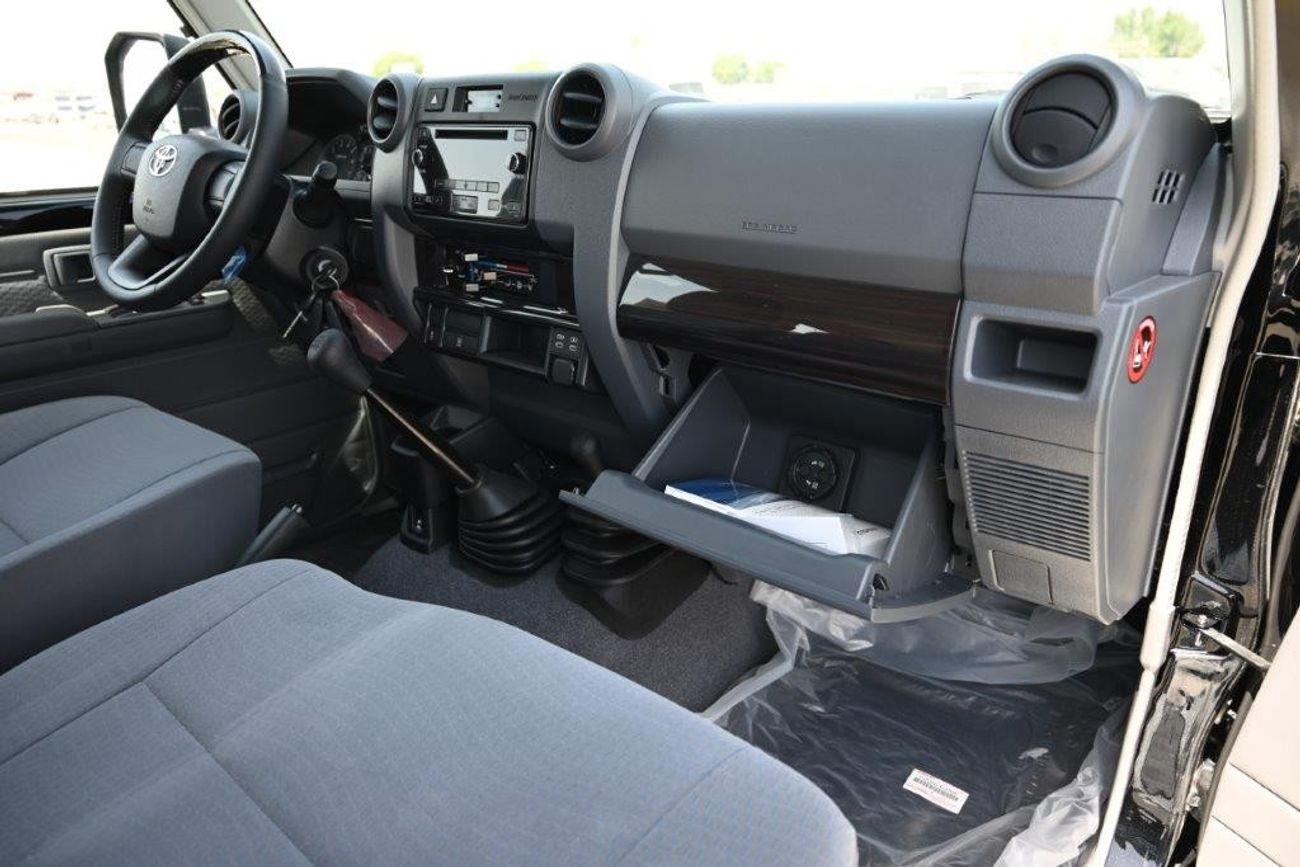 تويوتا لاند كروزر 70 2024 TOYOTA LAND CRUISER 76 HARDTOP 4.0L 4WD 6-SEATER MT