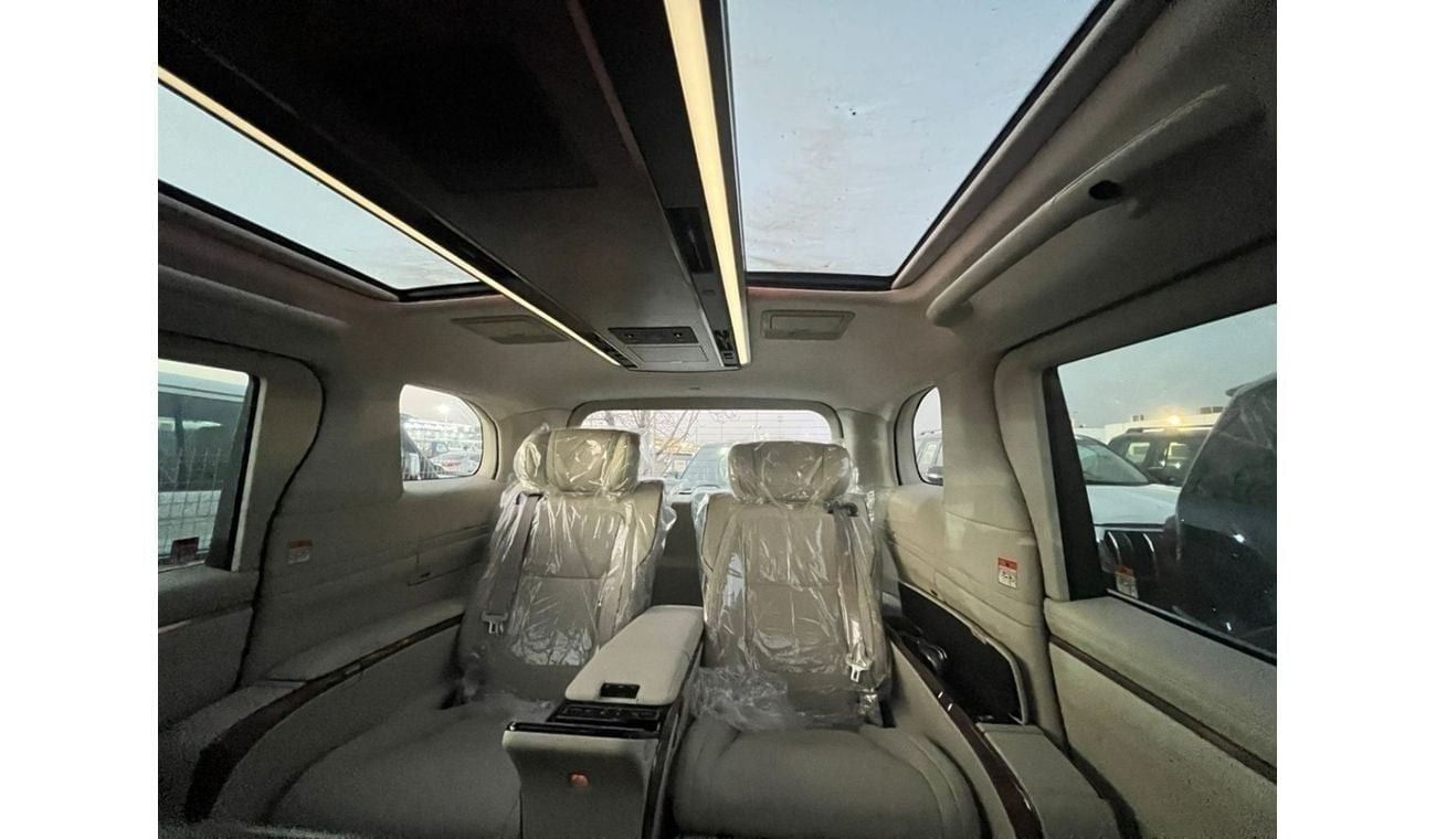 لكزس LM 350h VIP 4 Seater With TV