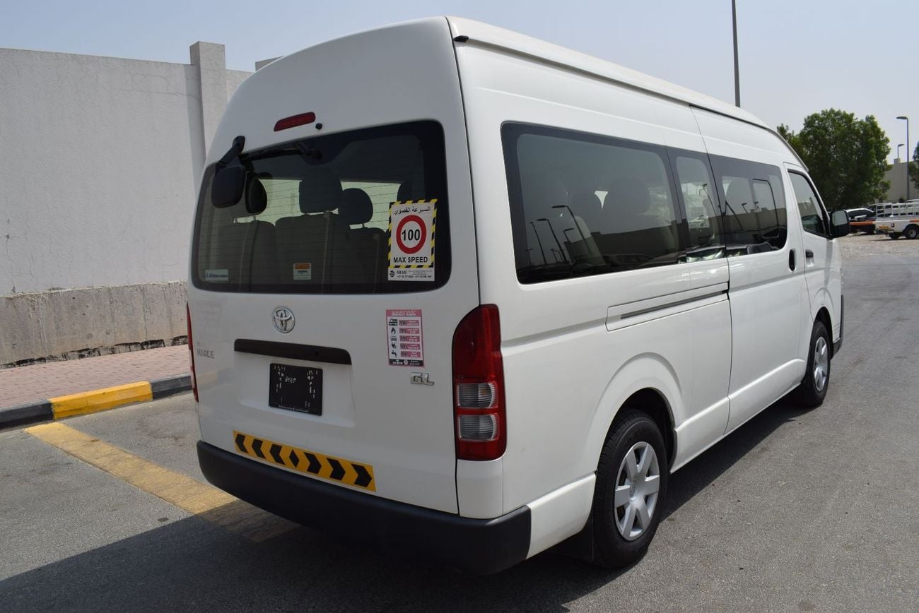 Toyota Hiace GL 13 seater bus, model:2018. Only done 79000 km