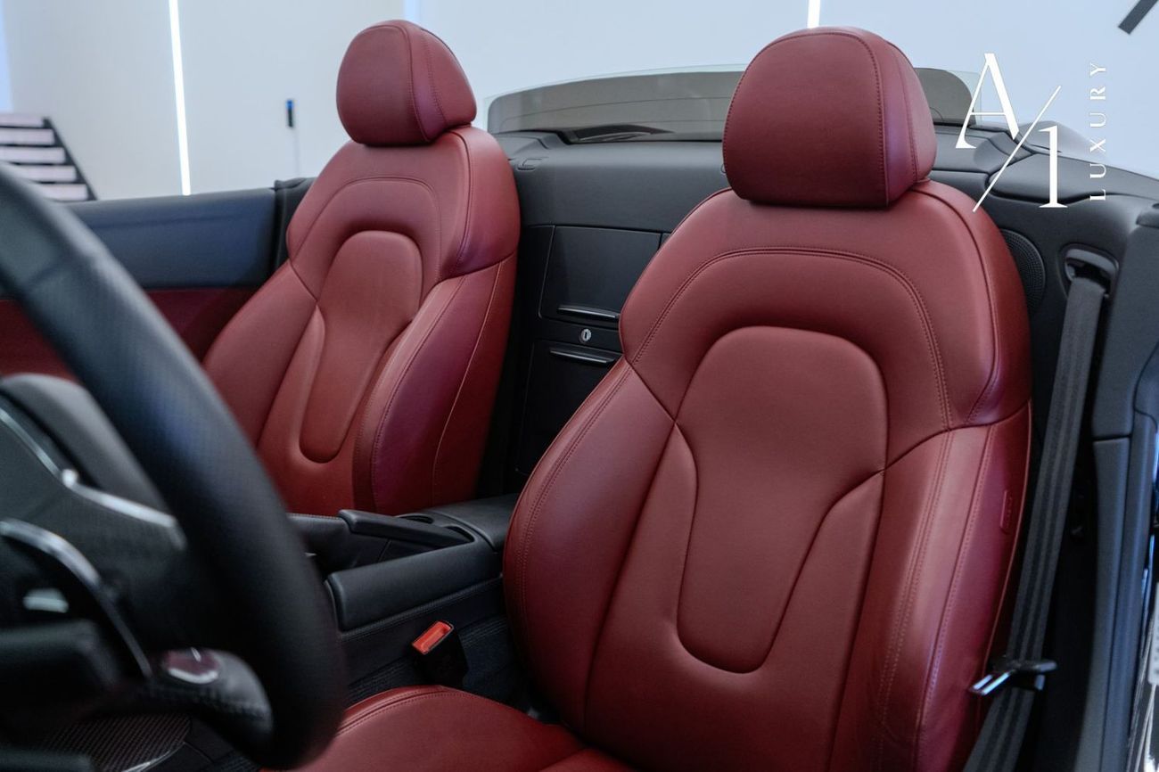 Audi R8 Spyder FSI 4.2L (430 HP) 2014 Audi R8 Quattro Spyder V8, Service History, Very Low Kms, Carbon Fiber