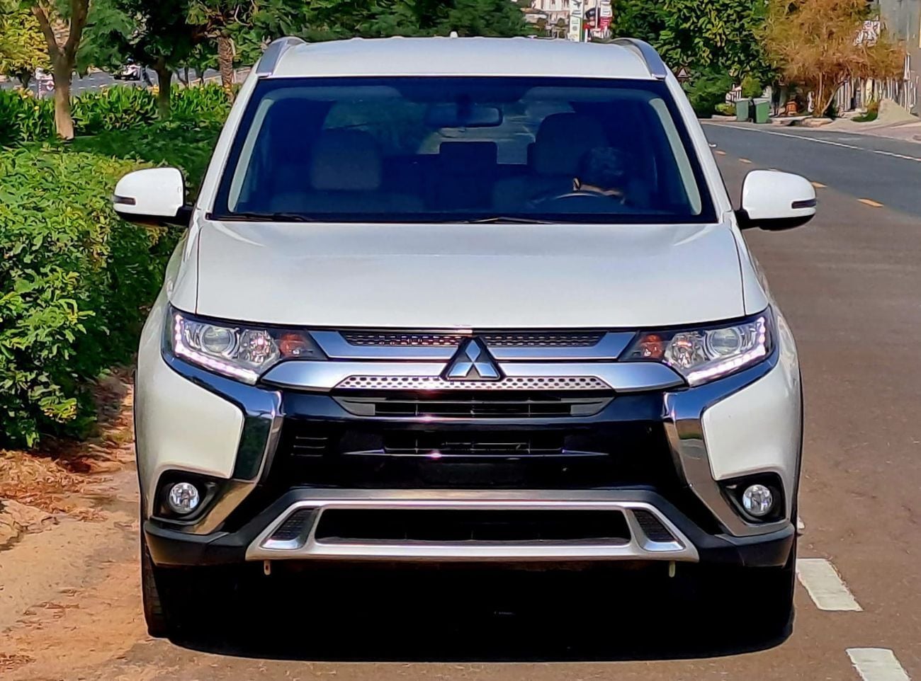 Mitsubishi Outlander GLX 2.4L 744-Monthly l GCC l 4WD , Cruise, Camera l Accident Free | Excellent Condition
