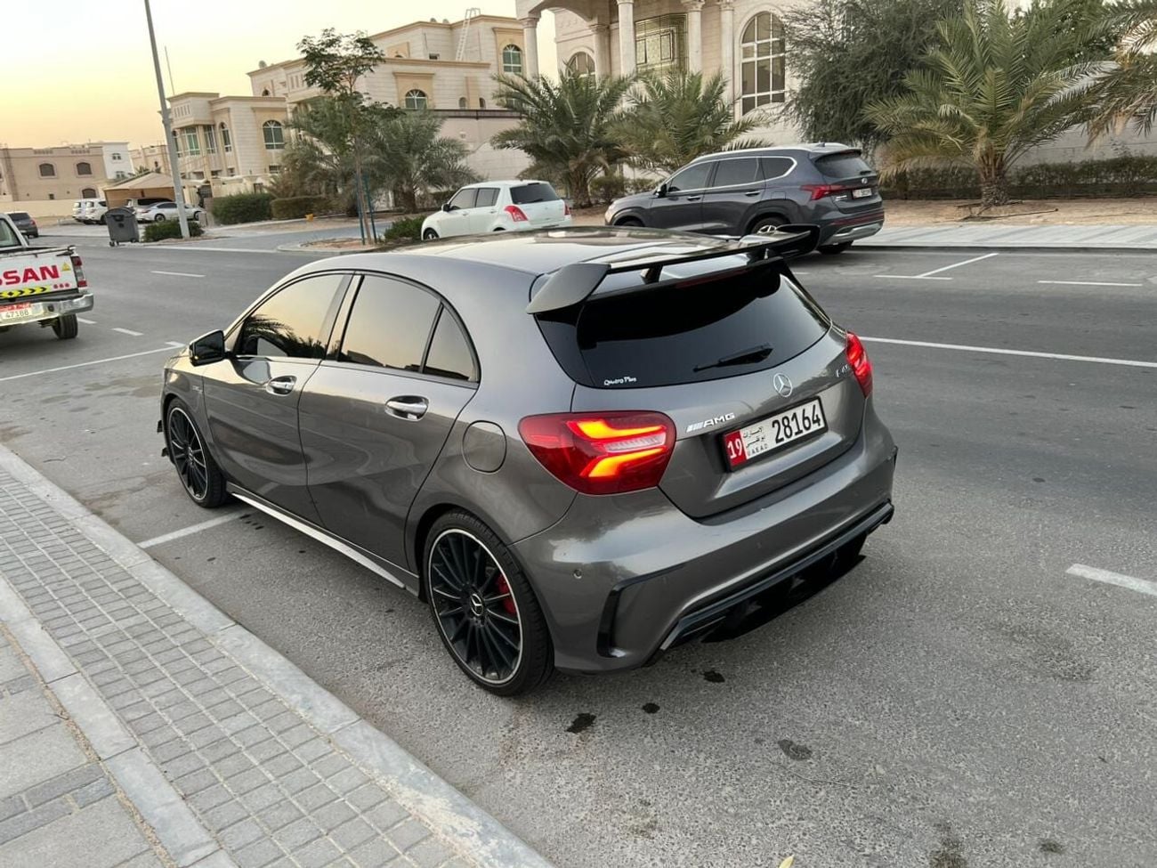 Mercedes Benz A35 AMG مرسيدس-AMG A45 واحدة من أقوى سيارات الهاتشباك الرياضية في العالم. بفضل محركها الجبار رباعي الأسطوانا