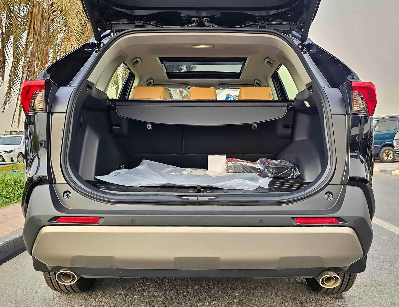 Toyota RAV4 LTD, 2.5L Hybrid, Driver Power Seat / Full Option With Panoramic Roof (CODE # 68043)