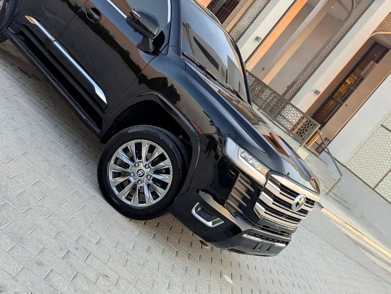 Toyota Land Cruiser GXR FACELIFTED WITH INTERIOR AND EXTERIOR V6 4.0L Excellent Condition